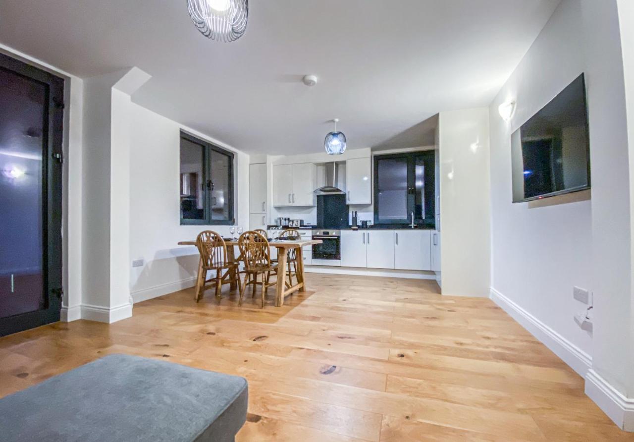 2 Bedroom City Centre Apartment With Parking Bedford Luaran gambar